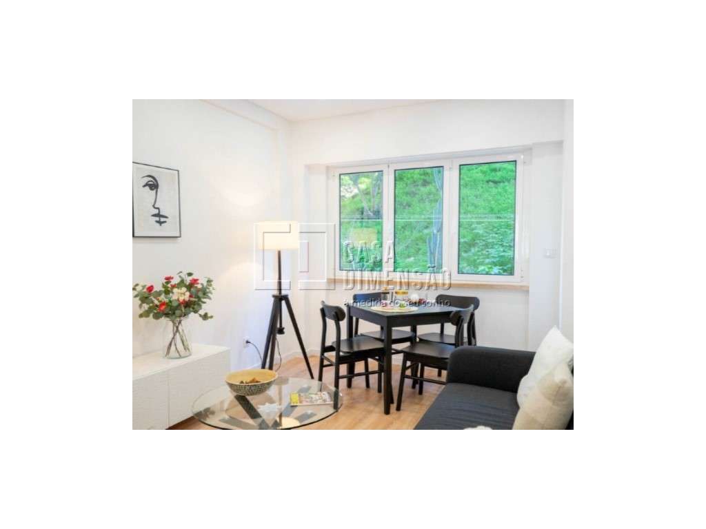 Apartamento de tipologia T2, mobilado e equipado em Benfica!! - Grande imagem: 3/37