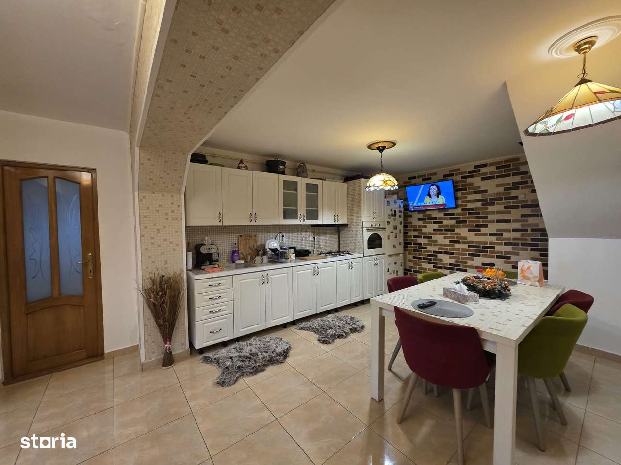 Casă spațioasă cu etaj, utilități complete și piscină – Simeria, HD-6