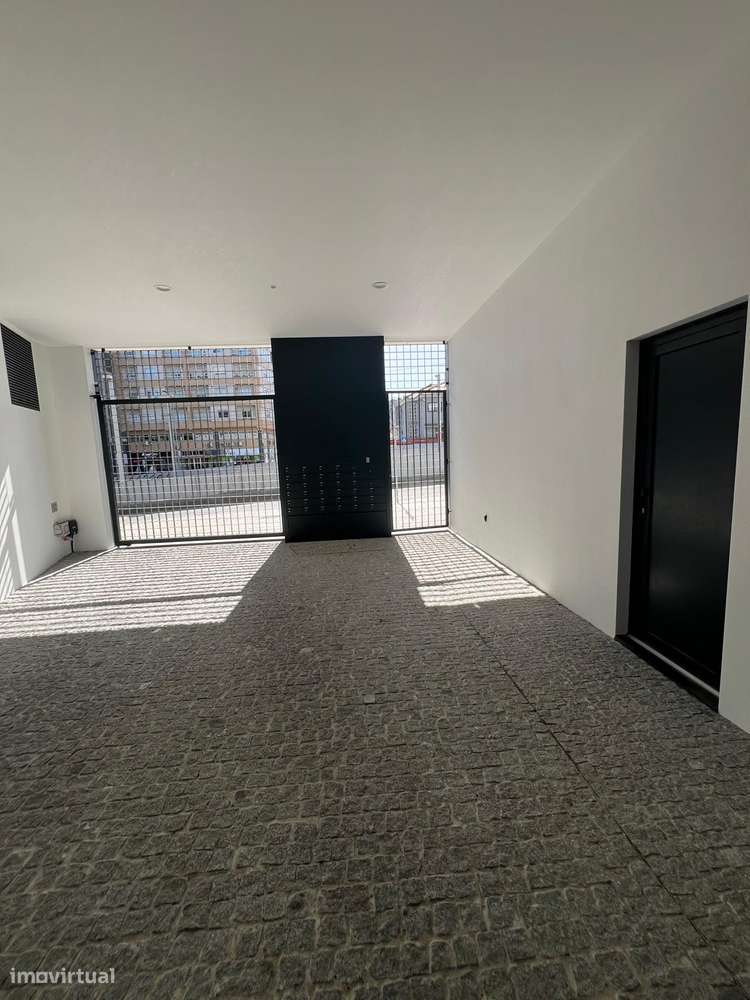 T2  Novo  Gaia Av. República Metro S. Ovídio Lugar Garag Duplo Varanda-29