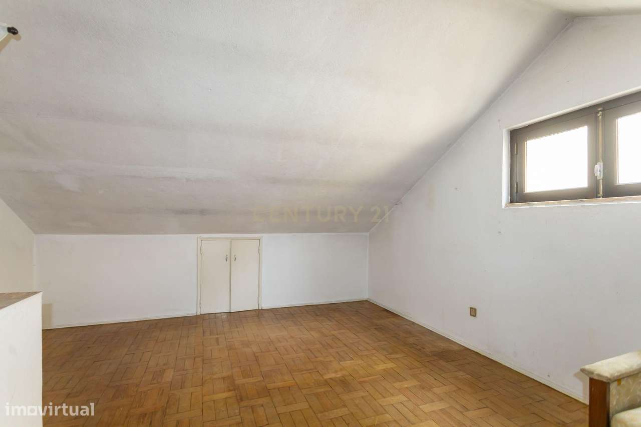 Oportunidade unica...  três assoalhadas e sótão!-28