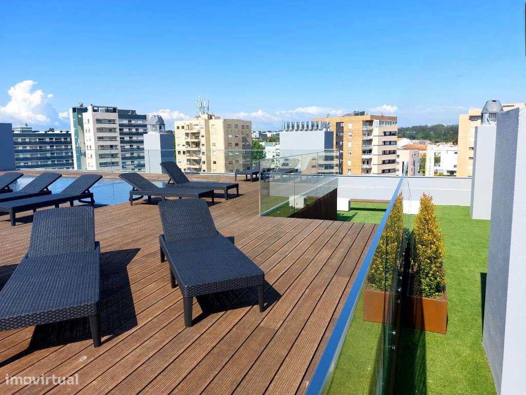 Apartamento T4 com 2 frentes, novo, com churrasqueira; piscina e pl...-6