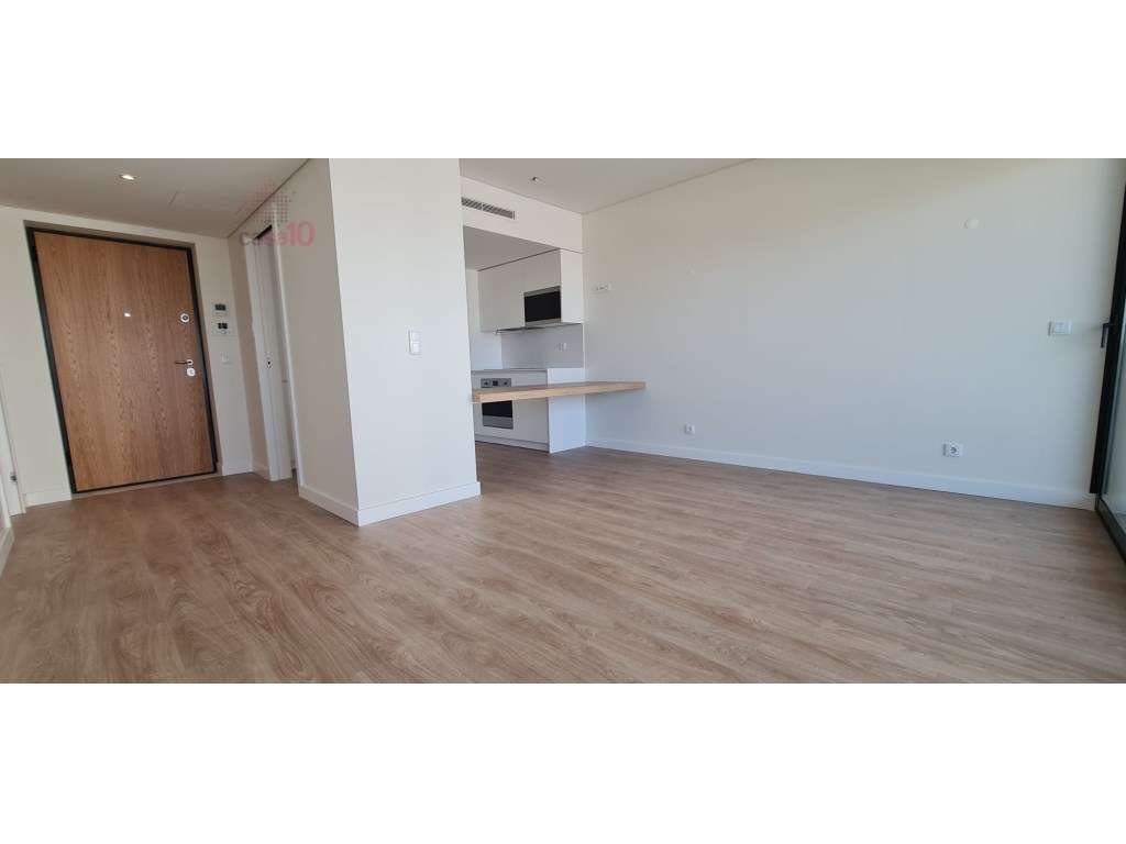 Arrenda-se apartamento T1 com vista rio no ValRio Terrace - Grande imagem: 2/26