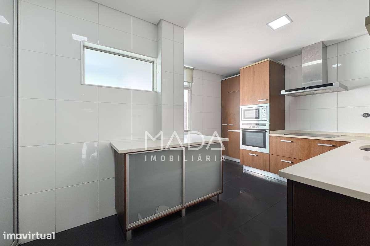 Apartamento T2+1 (último piso) c/sótão no centro histórico de Braga-11