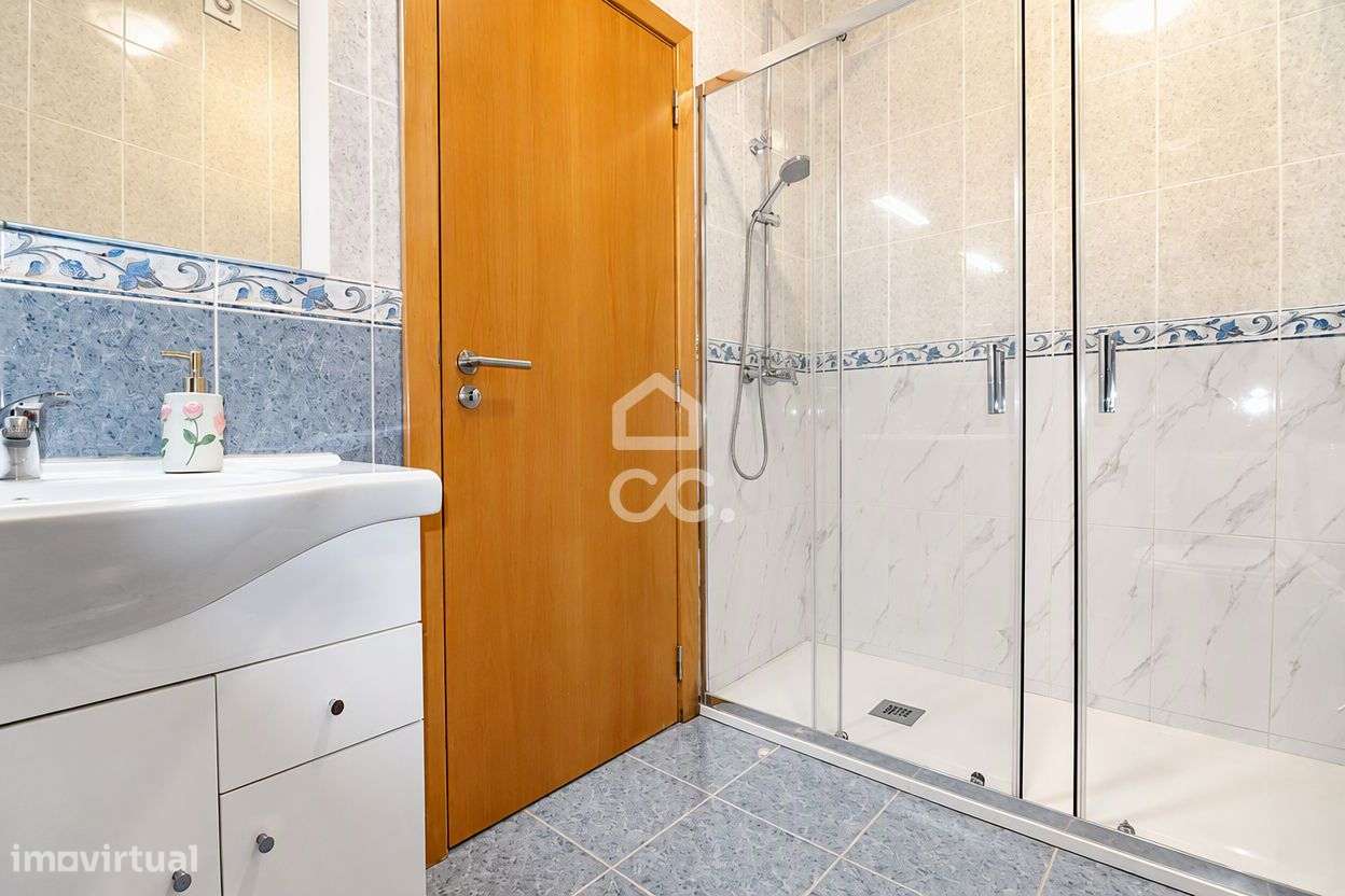Apartamento T3 com garagem, arrumo e churrasqueira no centro do Avelar-9