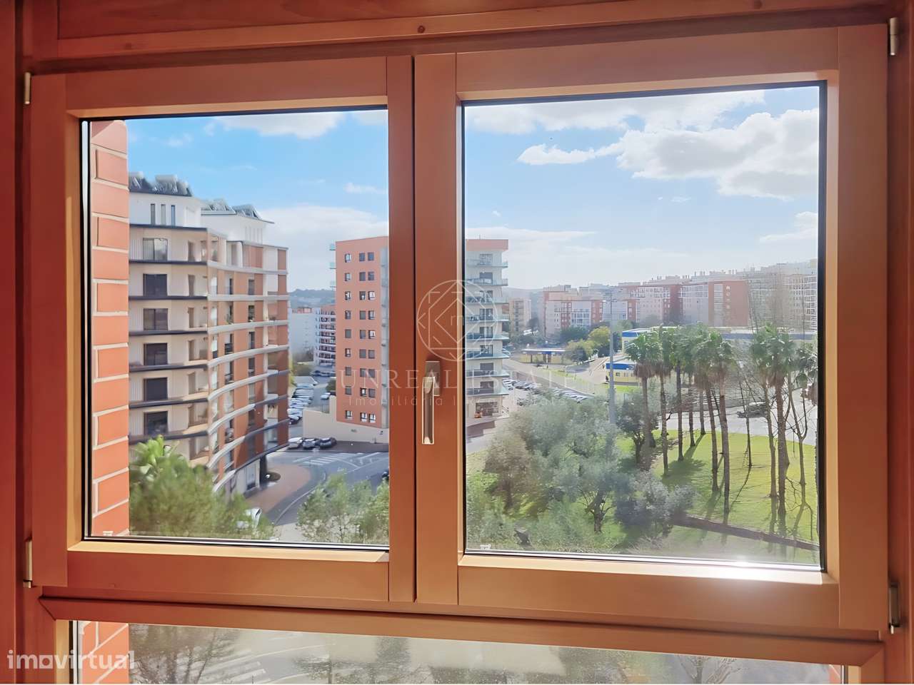 Apartamento T3, renovado, com varandas e 4 parqueamentos, Colinas do C-11