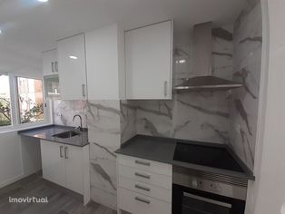 Apartamento T2 Totalmente Remodelado em Rio de Mouro