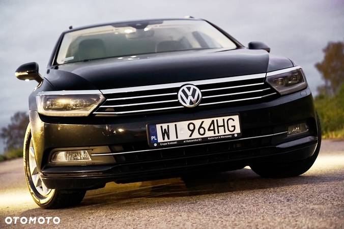 Volkswagen Passat - 1