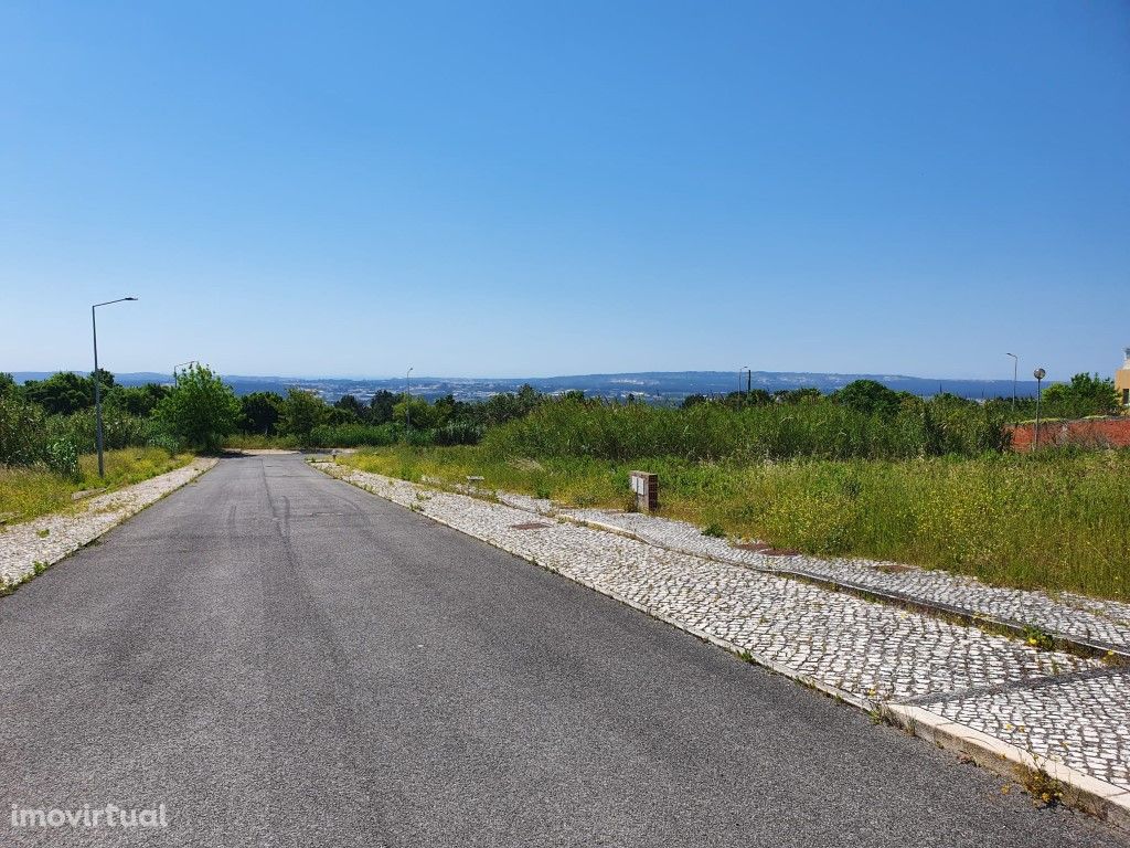 LOTE PARA CONSTRUÇÃO A 5 MINUTOS DAS CALDAS DA RAINHA