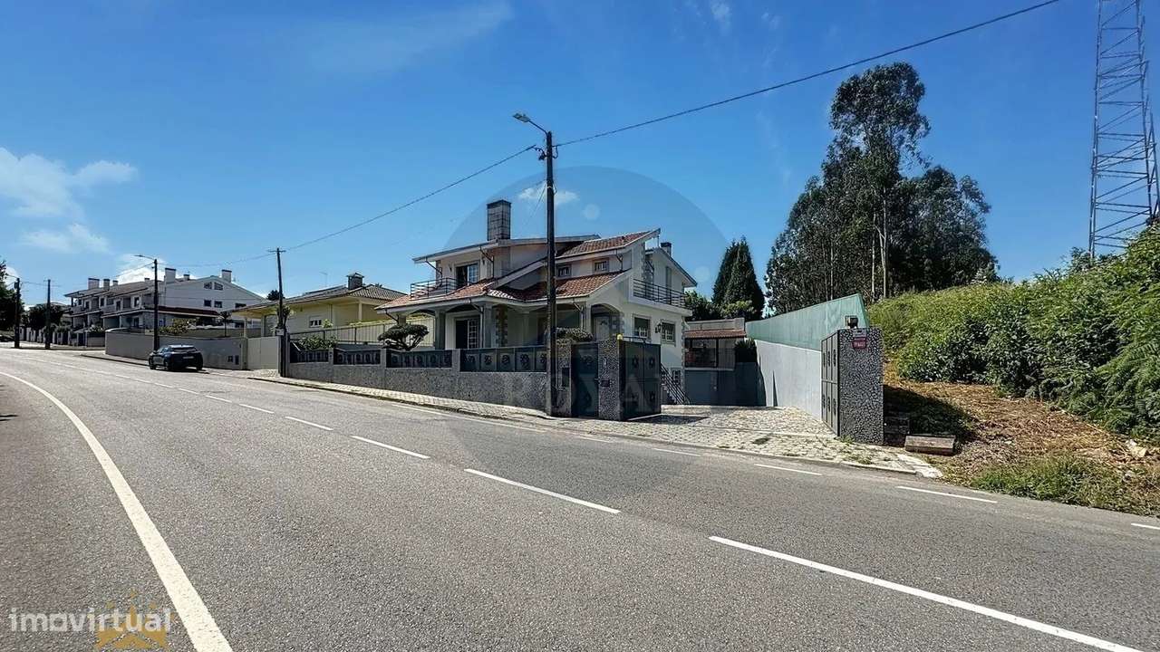 Moradia Isolada T4 em Arrifana –-32