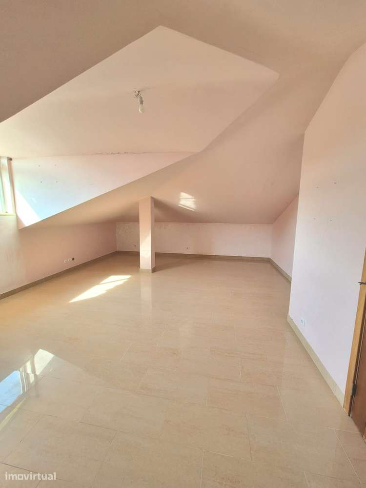 Moradia T5 em Bispeira, Sobral de Monte Agraço-52