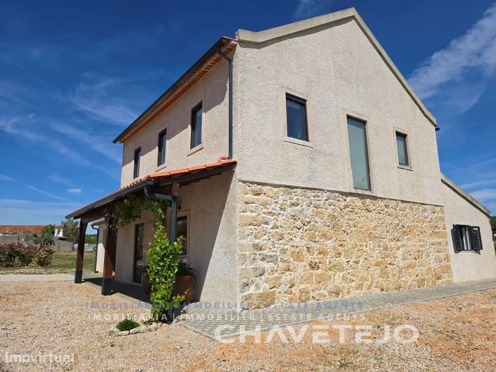 Charmosa moradia T3 em pedra para venda perto de Chãos Ferreira do ...-10