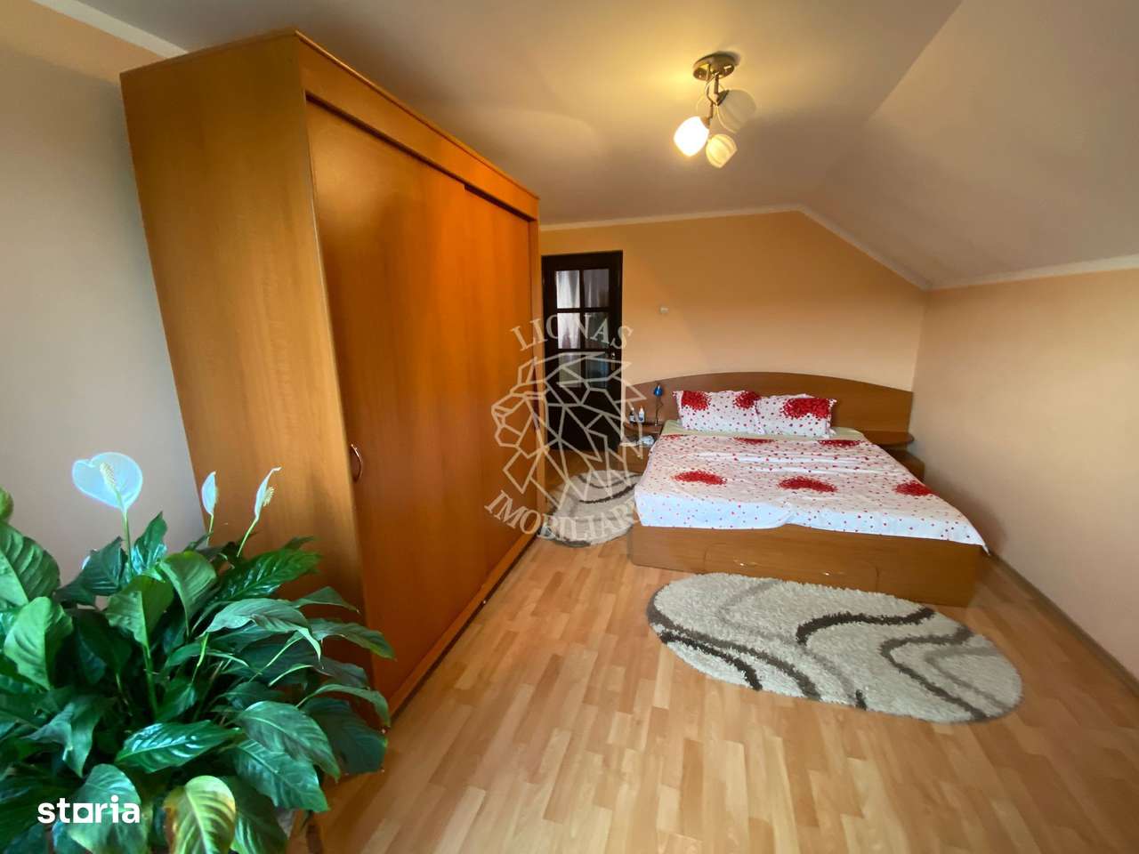 Casa 210 mp-garaj-curte amenajata-panouri solare-Ghinda - Imagine principală: 3/8