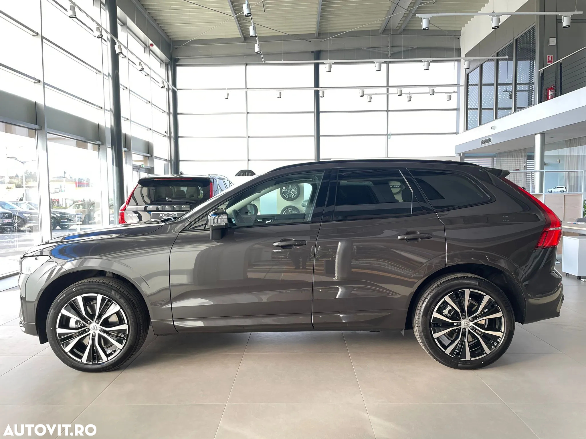 Volvo XC 60 B4 MHEV AT AWD Ultimate Dark - 8