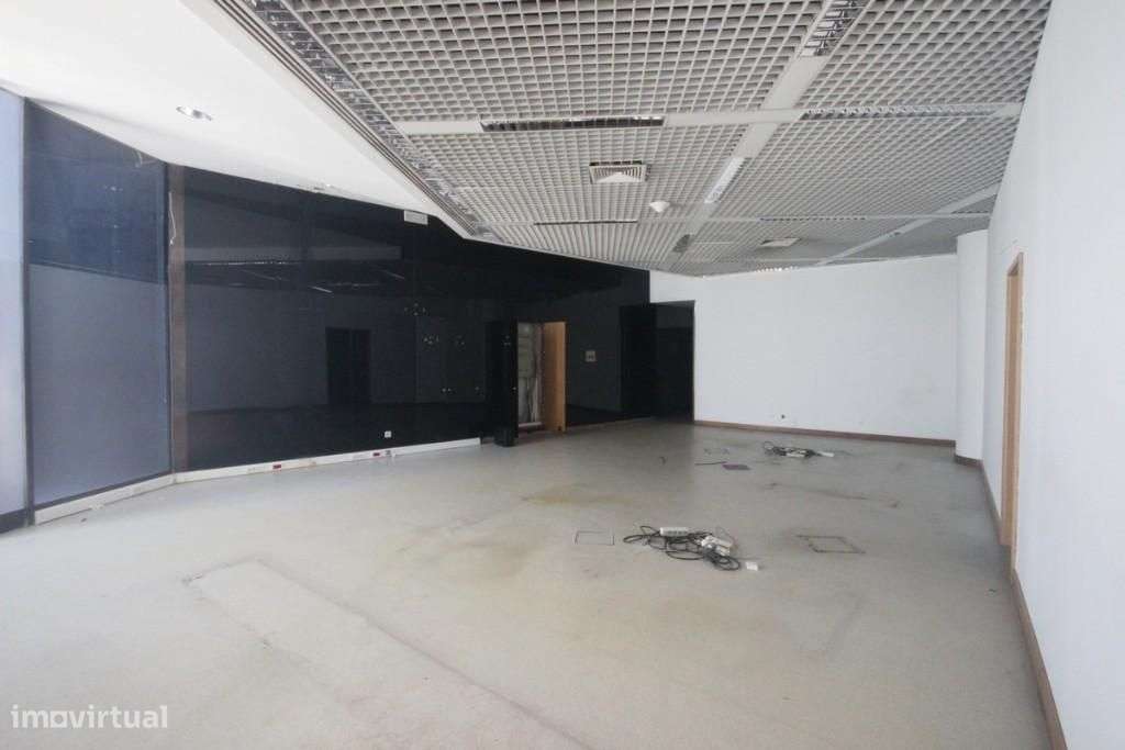 Espaço comercial à venda na Rua Doutor Teixeira Guedes - Santarém - Grande imagem: 4/8
