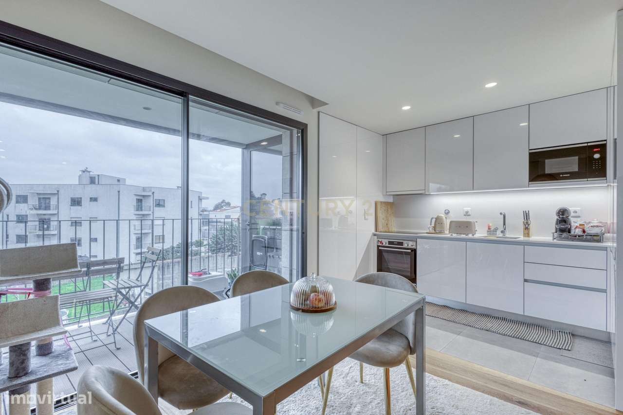 T2 Semi-Novo com varanda na Madalena-5