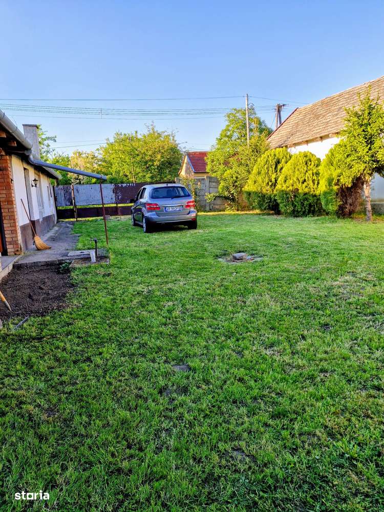 Vând casă în Bătania - Imagine principală: 4/10