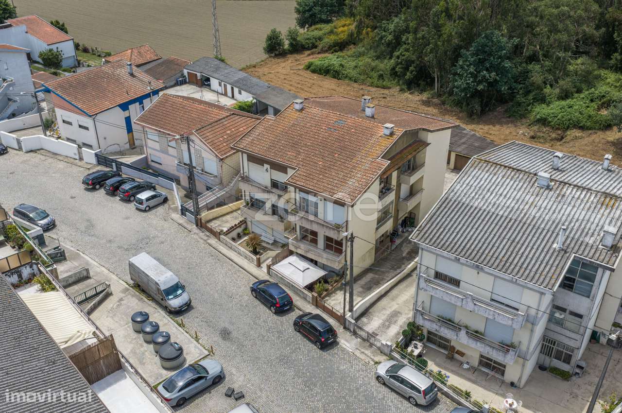 Apartamento T3 Renovado com Garagem Box em Águas Santas-24