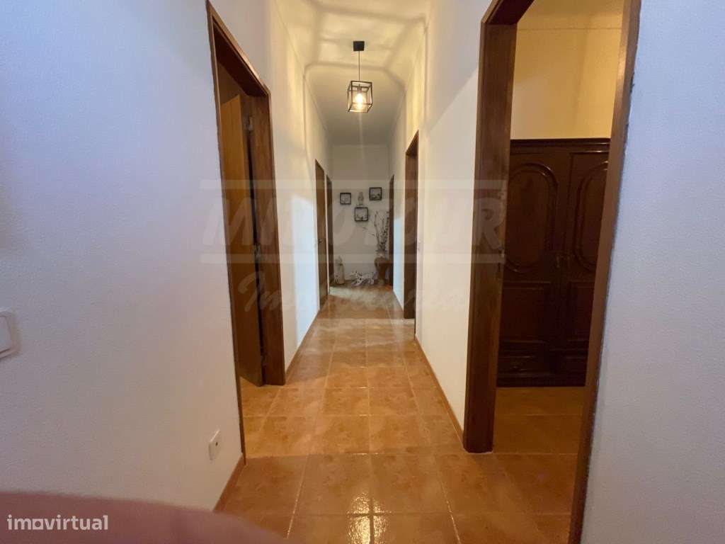 Moradia T4+3 com garagem, terraço e logradouro nas Ermidas-Sado-15