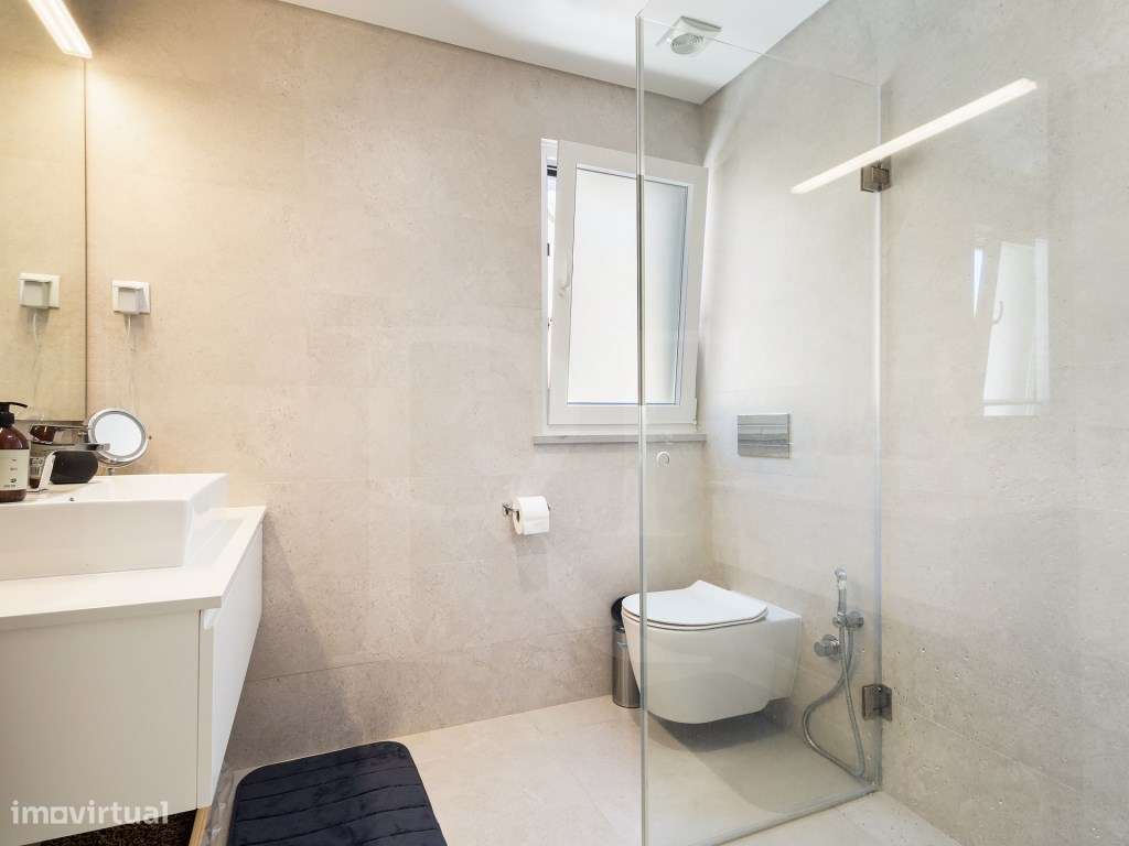 Moradia de luxo T4 no Murtal com piscina aquecida e rooftop panorâmico-19