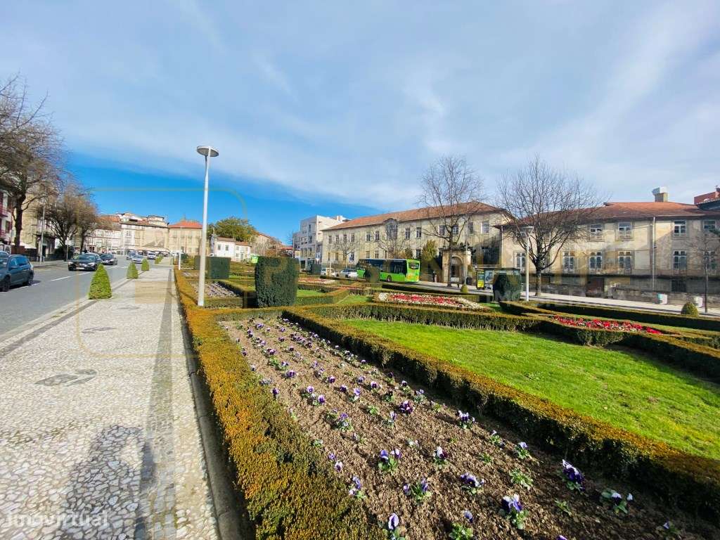 Loja destinada a restauração - centro de Guimarães-7