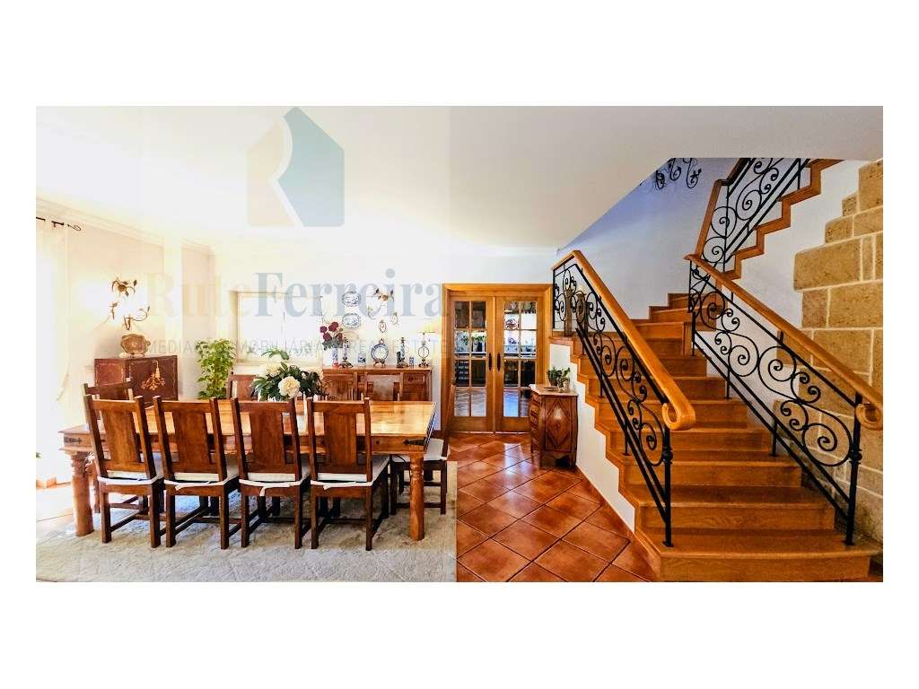 Moradia Isolada com amplo espaço exterior !!-13