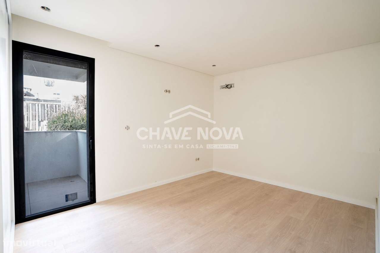 T2 Novo c/ Lugar de Garagem próximo ao Metro Linha Rubi - Grande imagem: 3/20