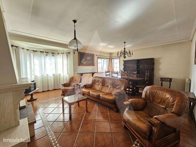 Apartamento T3 Duplex a 5 minutos do C. C. Glicínias - Grande imagem: 4/31