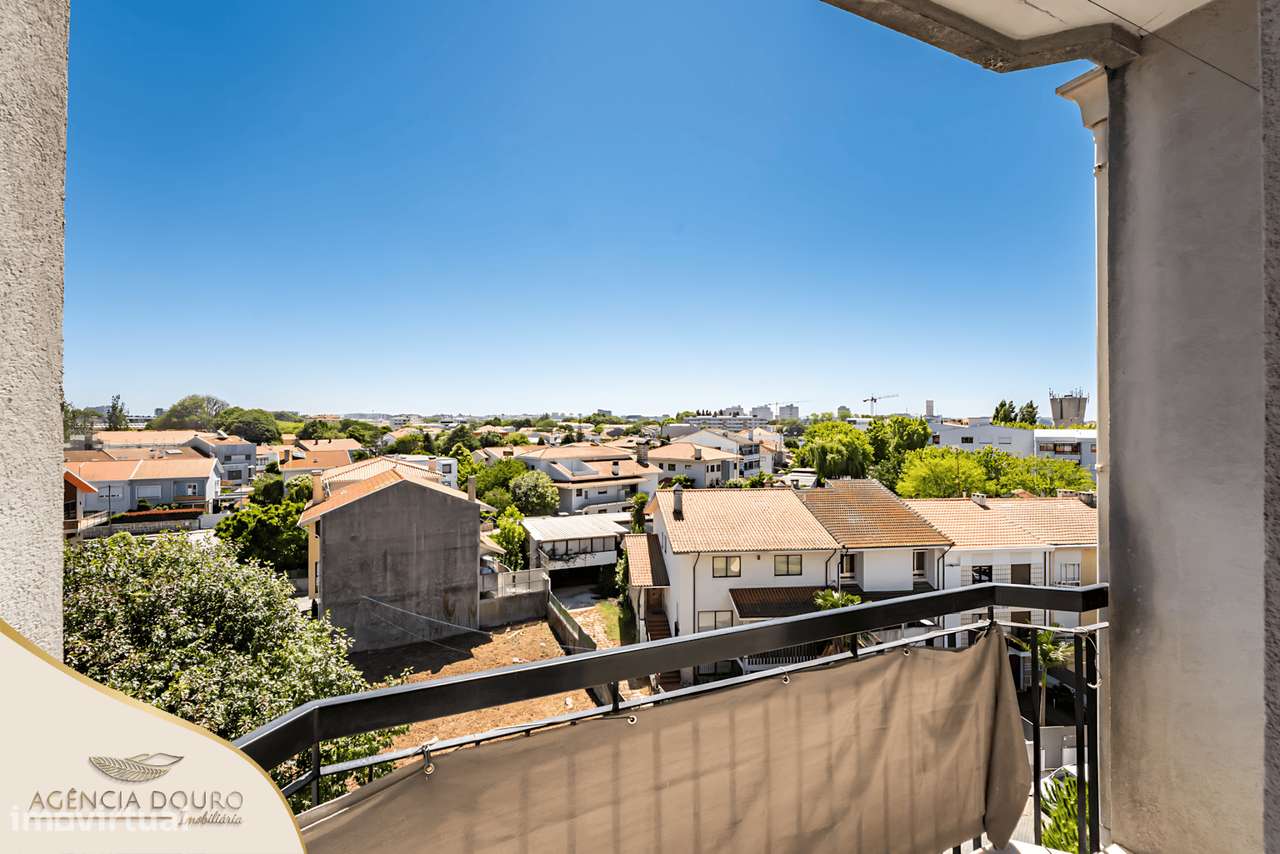 Apartamento T4 com varandas, em Aldoar, Porto-18