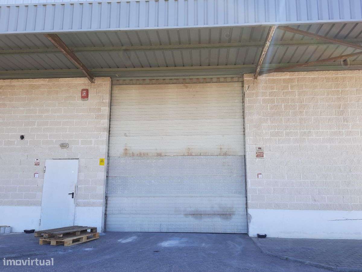 Armazém Venda Palmela | 2.231 m2 | Licença Industrial e Serviços-10