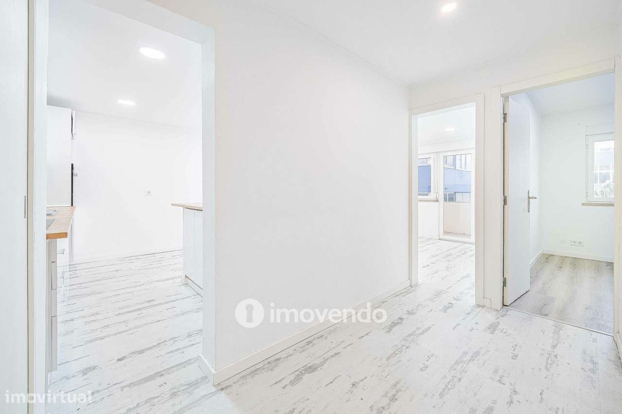 Apartamento T1 totalmente renovado, com varanda, na Sobreda - Grande imagem: 2/32