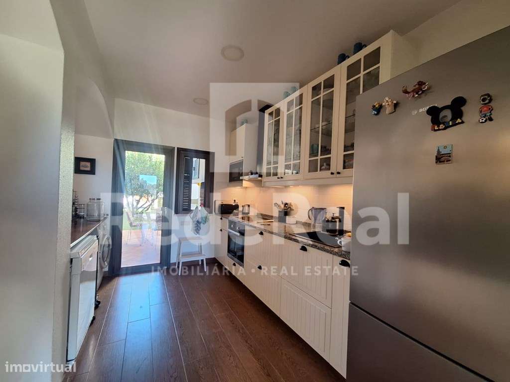 Moradia T3 + 1 com Piscina Privada e Boas Áreas no Coração de Albuf...-19