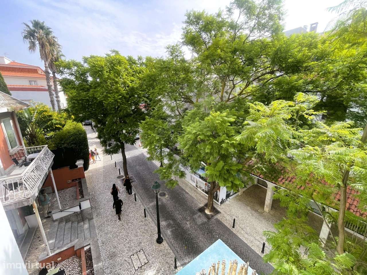 Apartamento no centro de Cascais, renovado com uma boa varanda a sul, - Grande imagem: 1/26