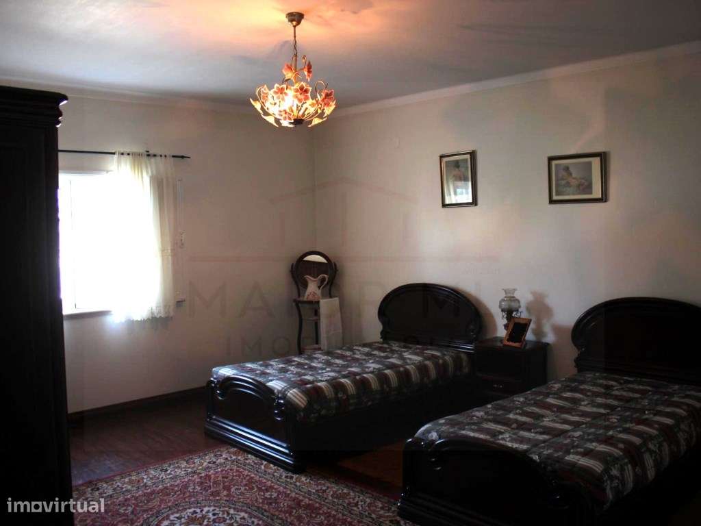 Luxuosa moradia T5 + 1 em Rio Maior-17