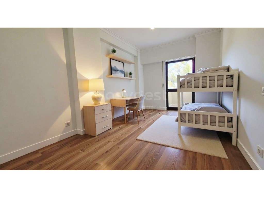 Apartamento T3 Estrada da Luz com parqueamento e arrecadação - Grande imagem: 4/23