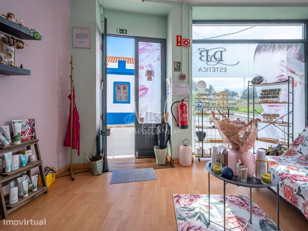 Prédio com loja e sotão independente-6