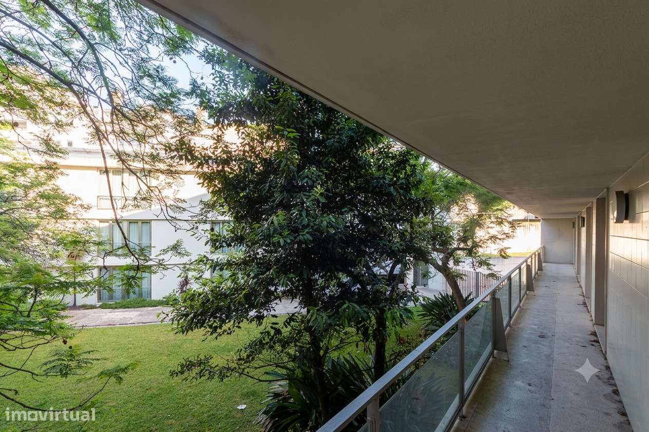Apartamento T5 com 4 casas de banho e garagem-7