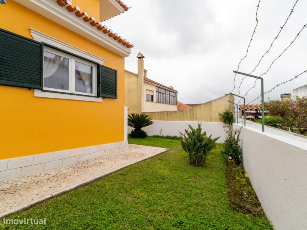 Moradia T4+1 localizada no bairro do 'Casal Novo'.-36