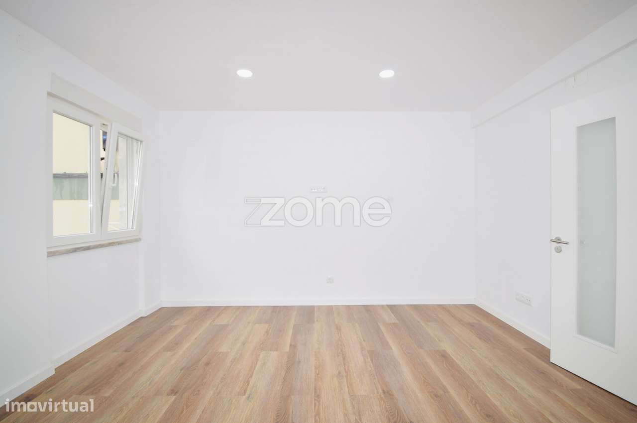Apartamento T2 Totalmente Renovado em Paio Pires | Seixal-6