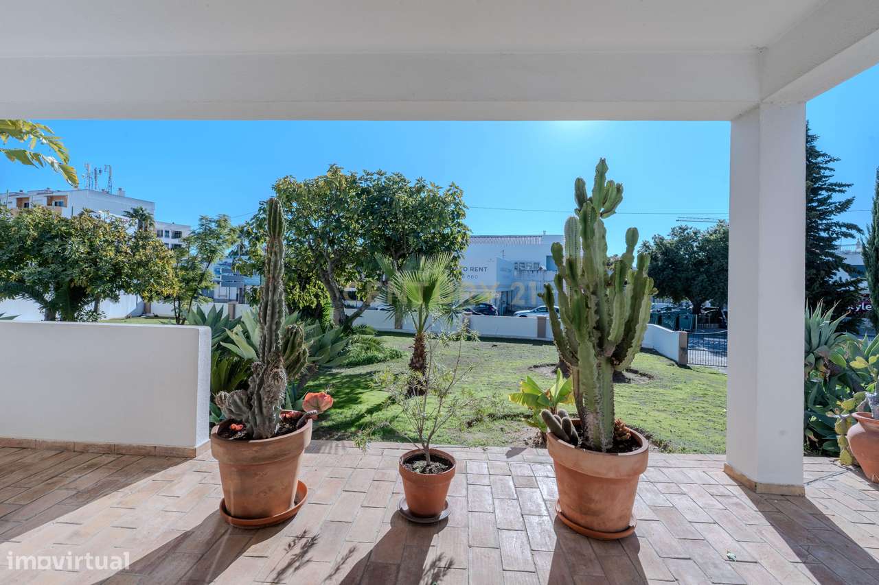 Oportunidade Rara: Moradia com Piscina e 3097m² de Terreno em Almancil-7