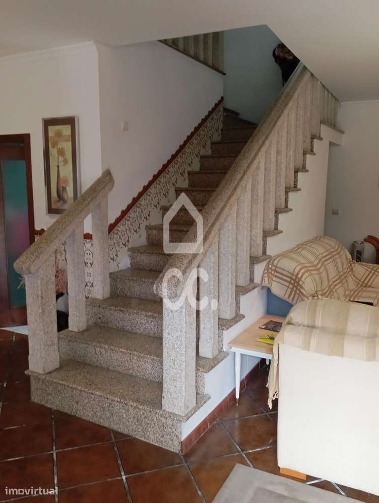 Moradia em Pedra com Jardim e Vista de Campo-13