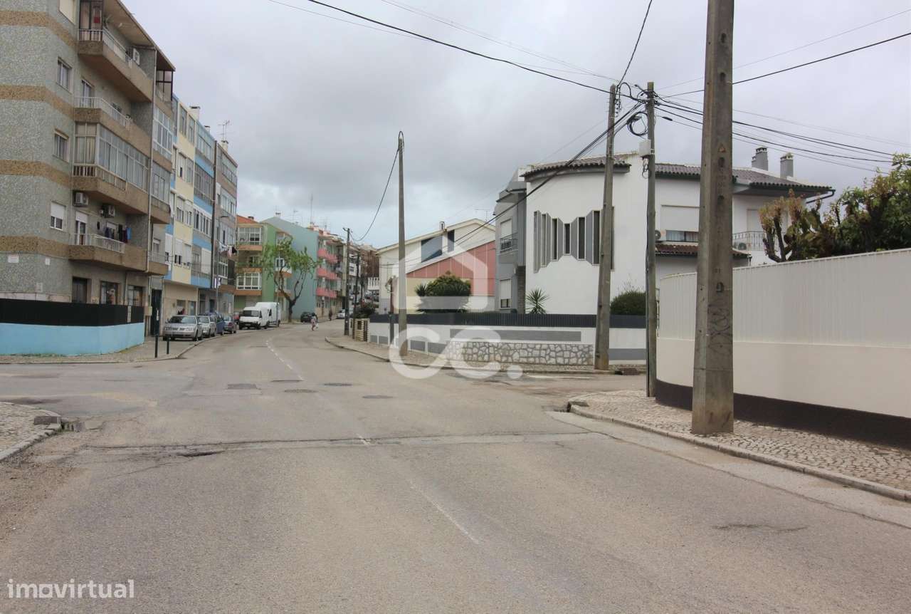 Loja muito bem localizada na Amora, para Arrendar - Grande imagem: 2/19