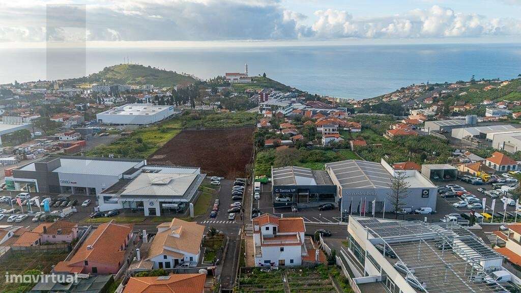 Moradia T5 com 332 m2 construção num amplo  lote de 1208m2. Funchal - Grande imagem: 4/15