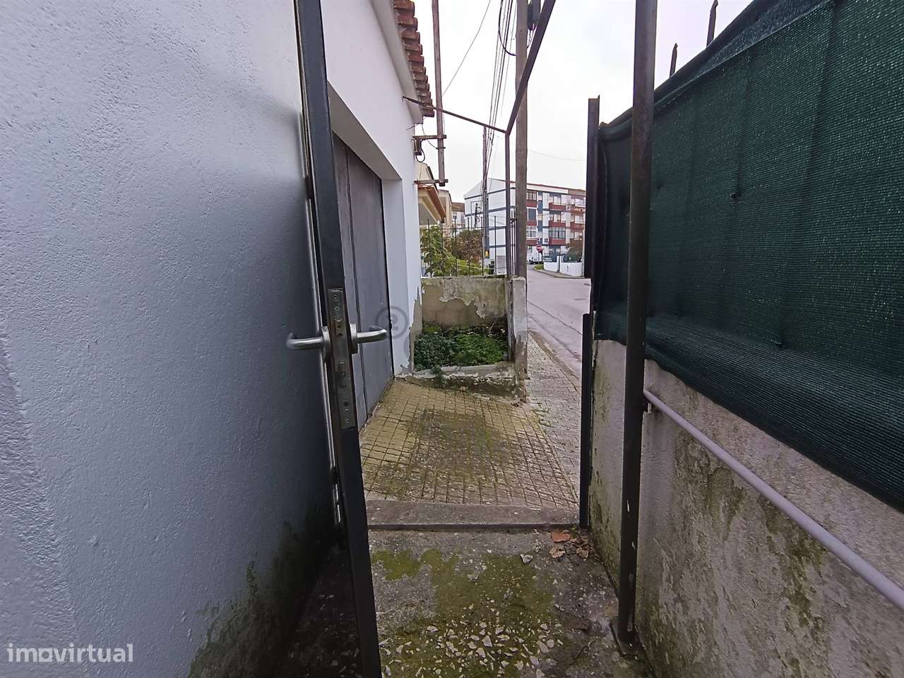 Terreno Urbano de 270m2 com Viabilidade de Construção de 162m2, Vila C-20