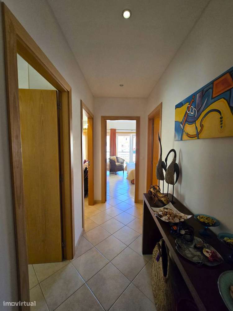 Apartamento T1 c/ Terraço, Vista Mar, Piscina e Box na Praia do Ouro-5