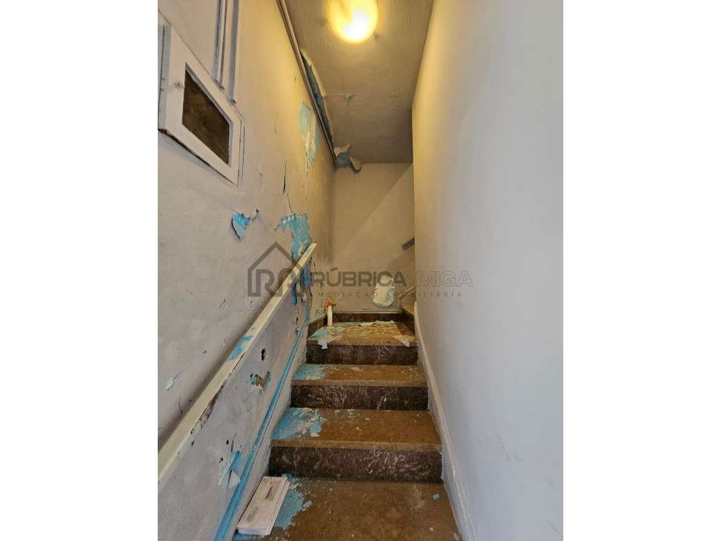 Moradia no centro histórico de Loulé com 2 pisos , armazém e casa-5