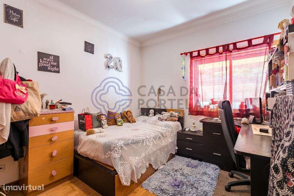 Apartamento T4 com 2 lugares de estacionamento, arrecadação e dois ter-16