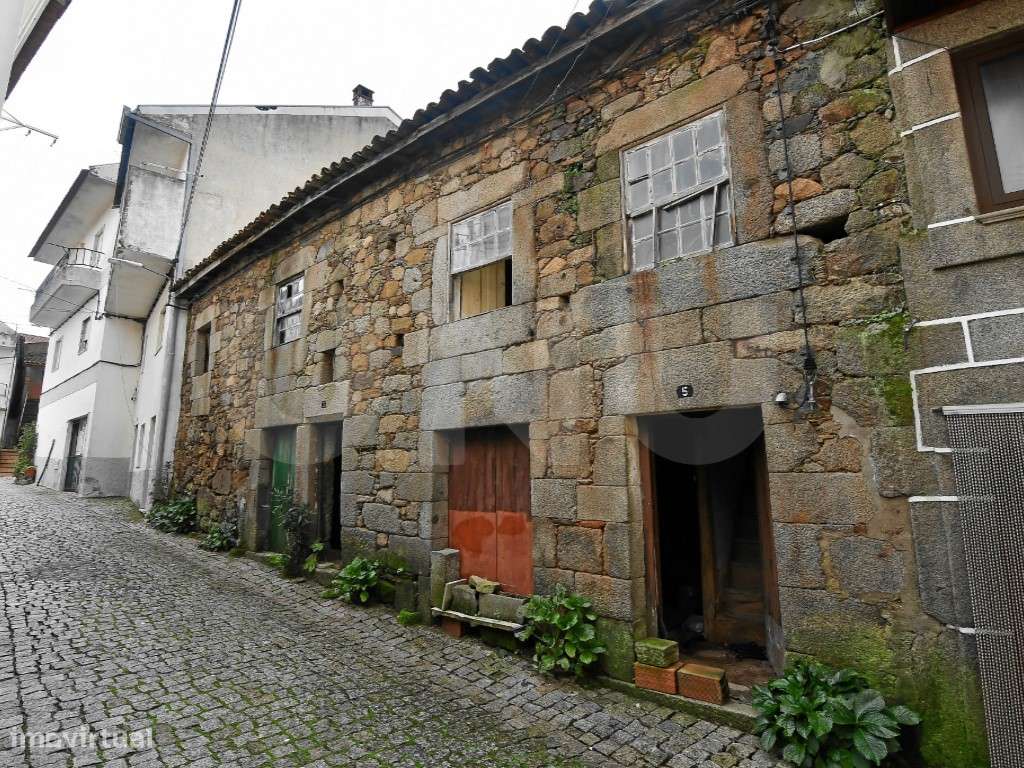 Edifício para Recuperação no Centro da Povoação de Alcaria - Oportu... - Grande imagem: 3/5
