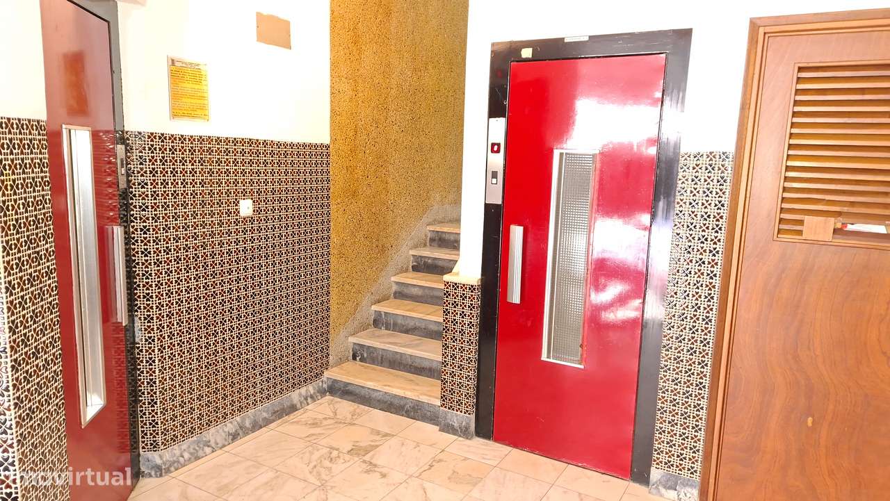 Apartamento T2 luminoso no Barreiro – 5.º andar com elevadore-9