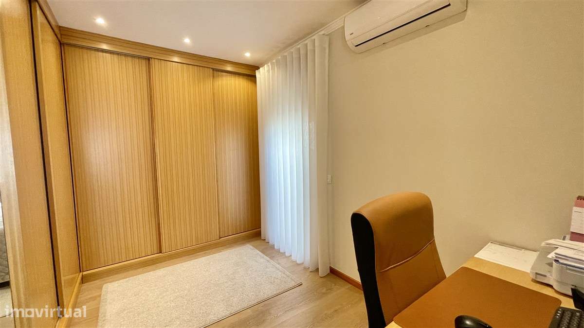 Moradia T4-Póvoa de Varzim-Centro-Acessos-2 Garagens Fechadas-19