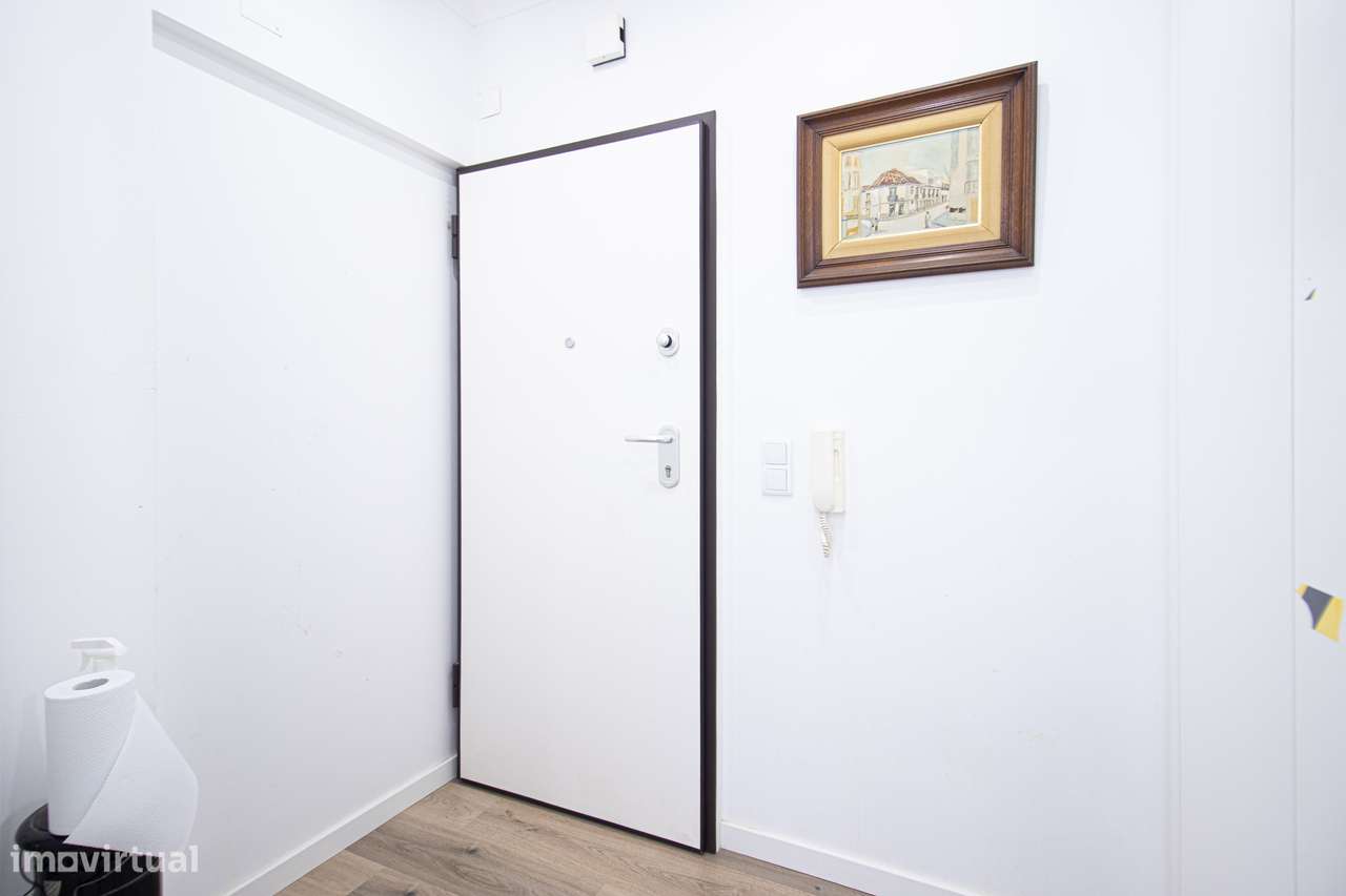 Apartamento T4 remodelado em Carnaxide-21